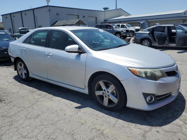 Sedans TOYOTA CAMRY 2012 Srebrny