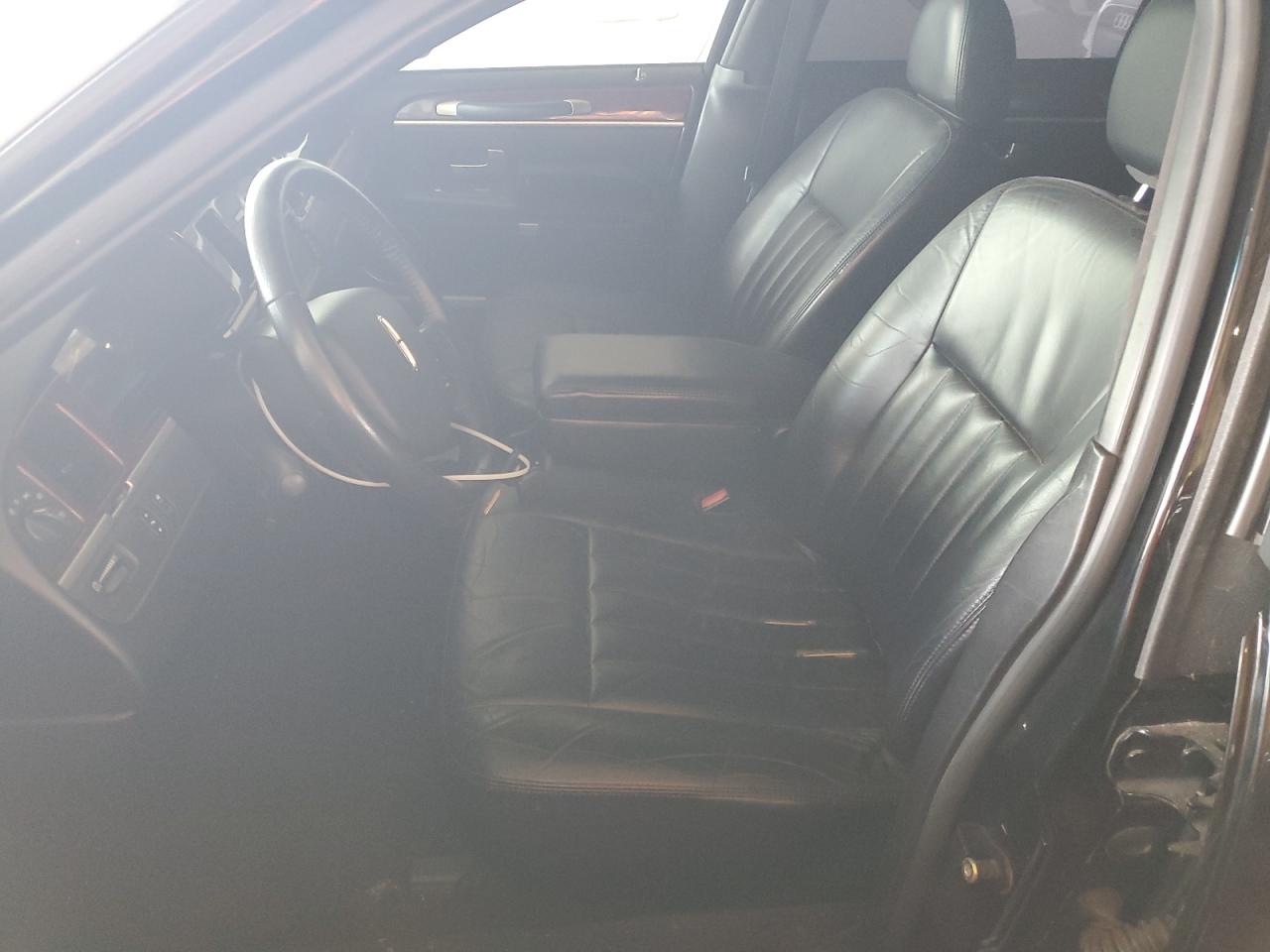 2005 Lincoln Town Car Executive L VIN: 1LNHM84W45Y619127 Lot: 64552345