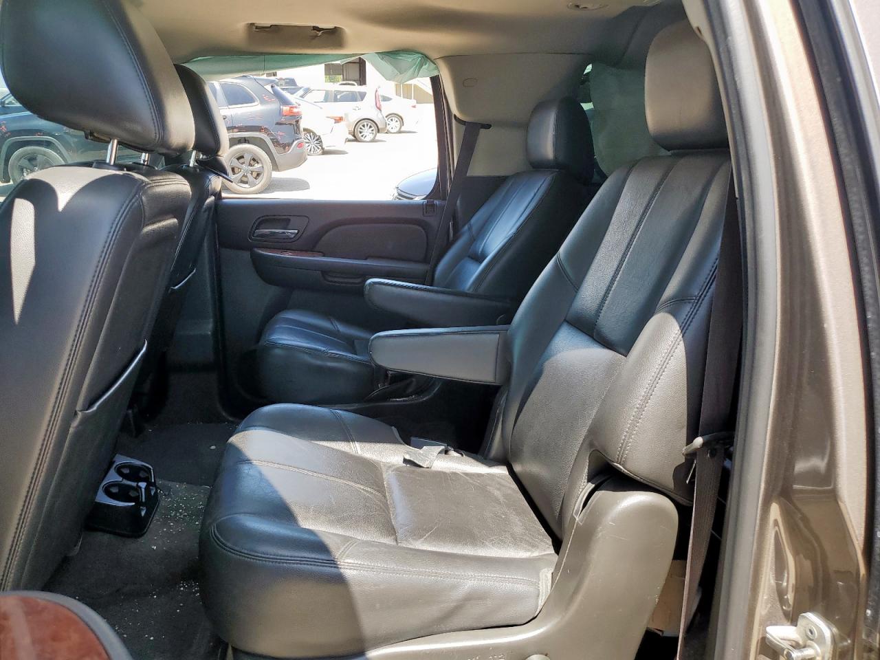 2013 Chevrolet Suburban C1500 Lt VIN: 1GNSCJE07DR302490 Lot: 64021495