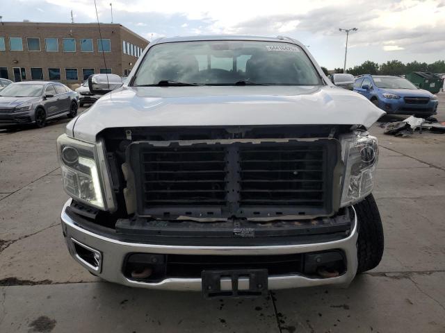  NISSAN TITAN 2017 Серебристый