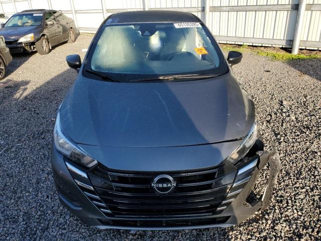  NISSAN VERSA 2023 Szary
