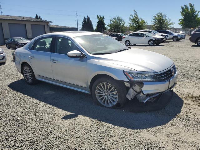  VOLKSWAGEN PASSAT 2017 Silver