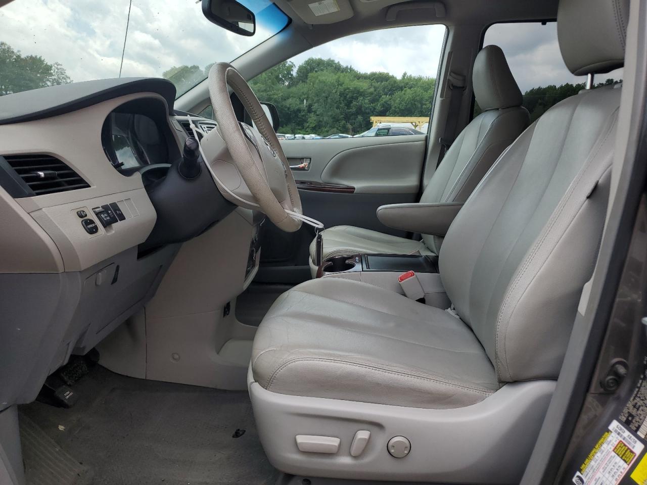2013 Toyota Sienna Xle VIN: 5TDYK3DC1DS376051 Lot: 65176025