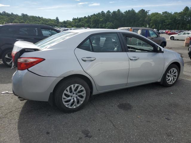 Sedans TOYOTA COROLLA 2017 Srebrny