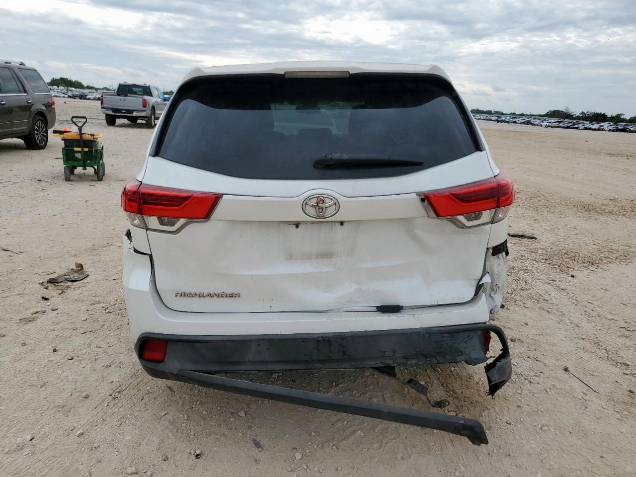 2019 Toyota Highlander Le VIN: 5TDZARFH0KS056476 Lot: 65516455