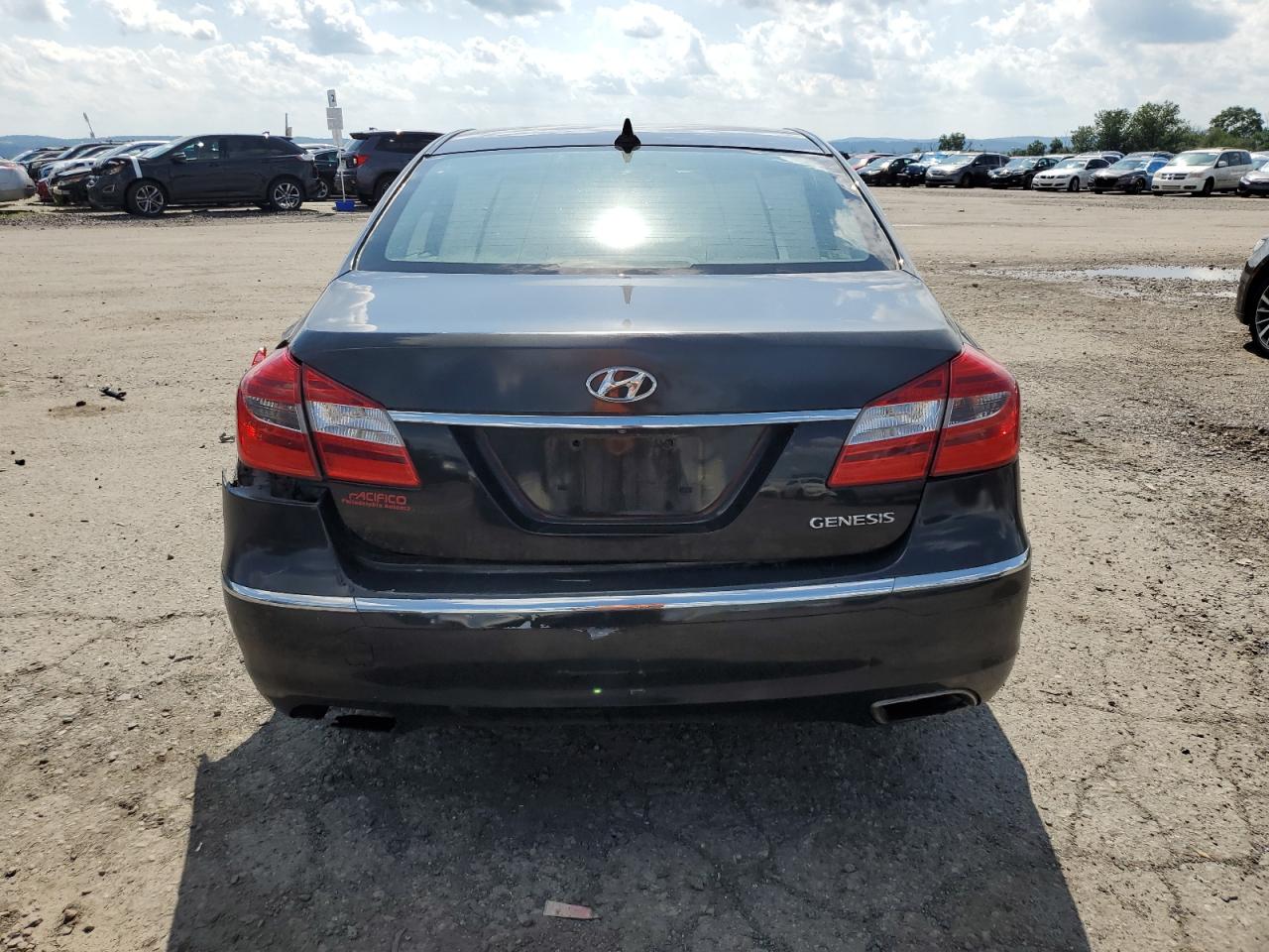 2014 Hyundai Genesis 3.8L VIN: KMHGC4DD2EU261815 Lot: 63349615
