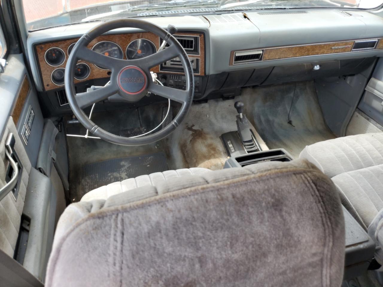 1989 GMC Suburban V15 Conventional VIN: 1GKEV16K7KF522490 Lot: 63555475