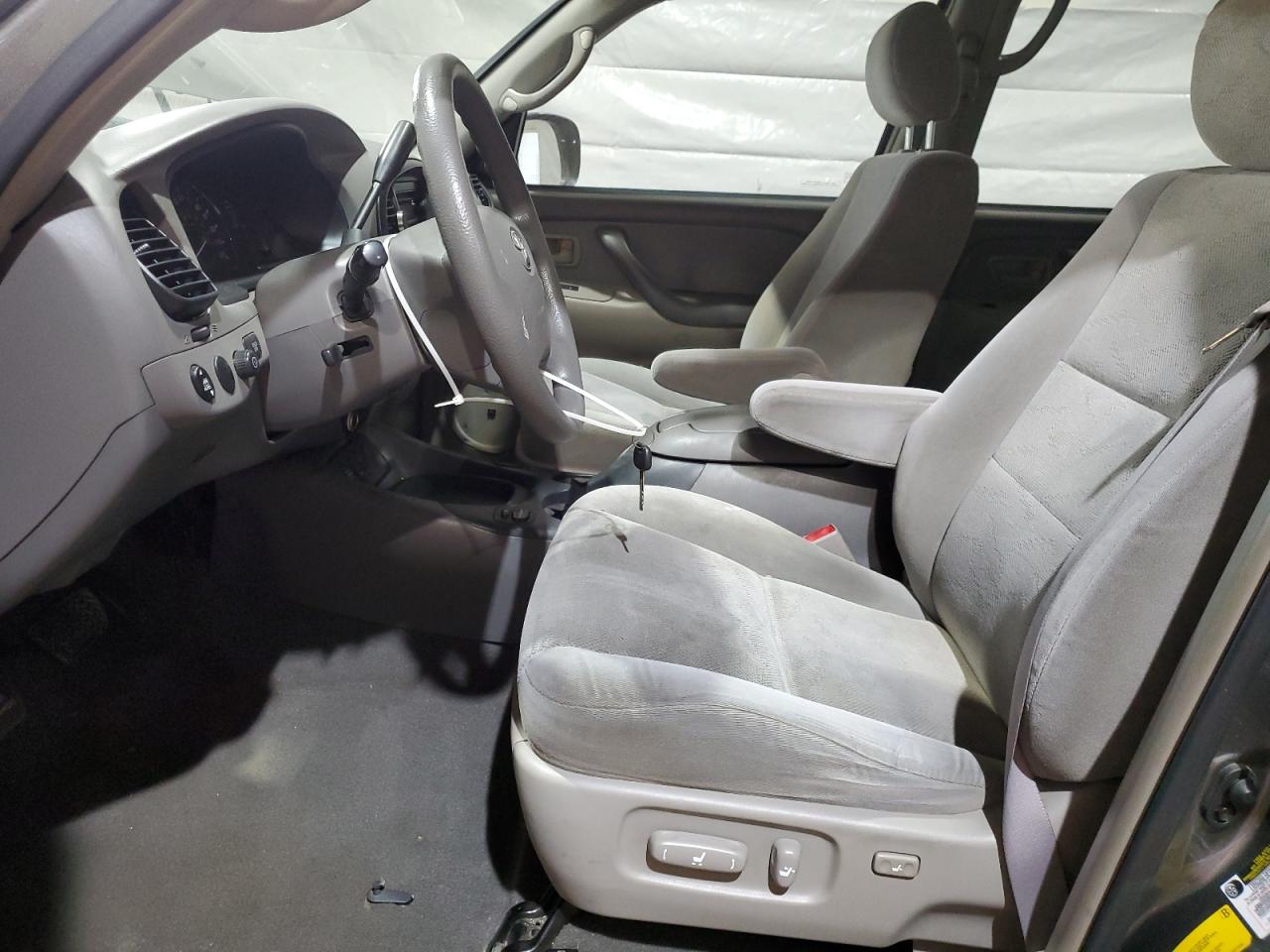 2005 Toyota Sequoia Sr5 VIN: 5TDZT34A55S262281 Lot: 63586925