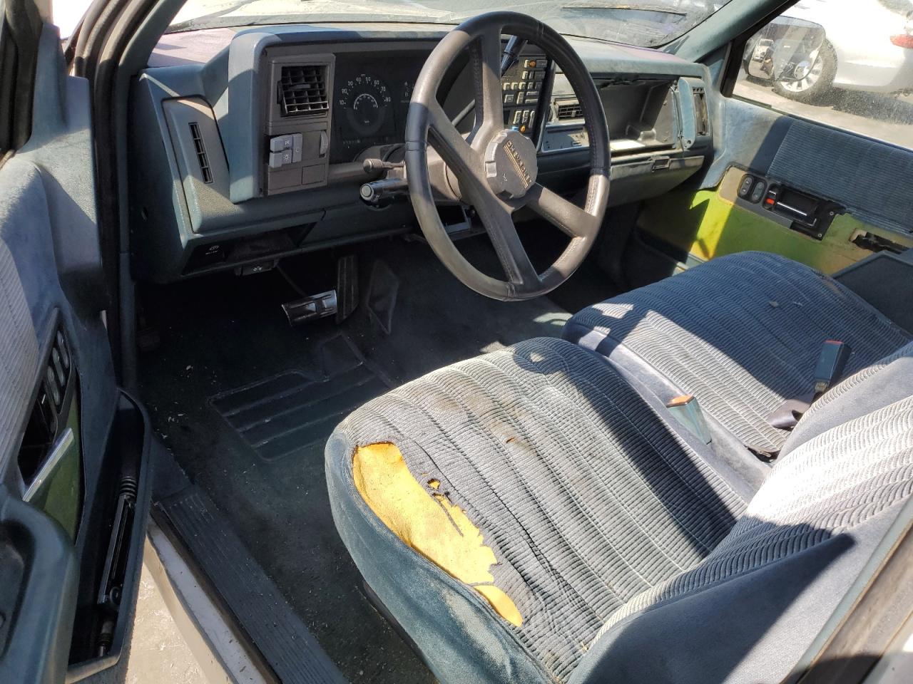 1990 Chevrolet Gmt-400 C1500 VIN: 2GCEC19K1L1199611 Lot: 62944575