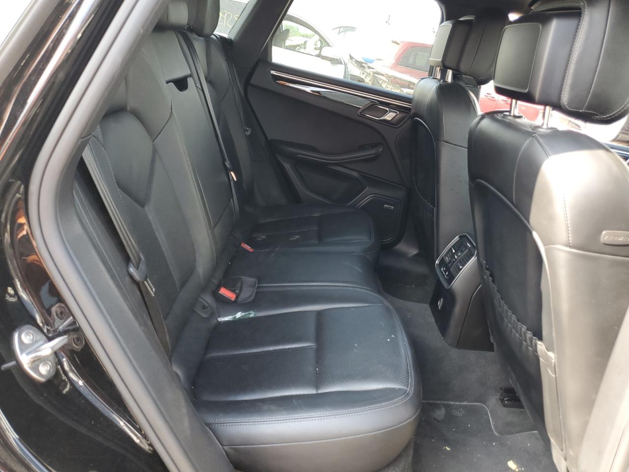 2017 Porsche Macan VIN: WP1AA2A54HLB83127 Lot: 64776345