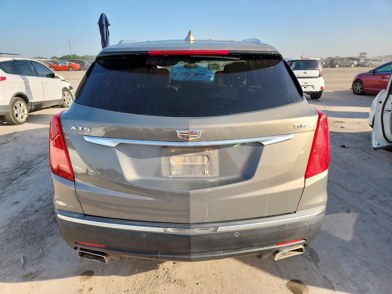 2017 Cadillac Xt5 Luxury VIN: 1GYKNBRS2HZ282024 Lot: 65372465