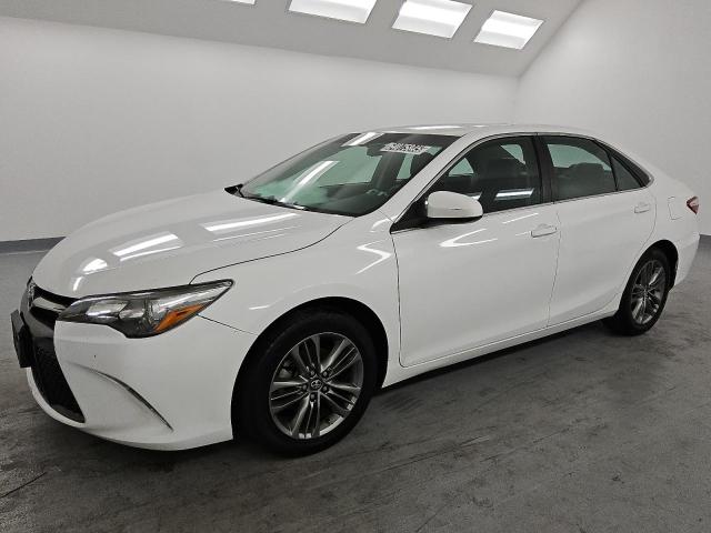  TOYOTA CAMRY 2017 Biały