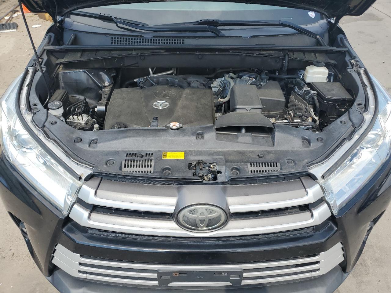 2018 Toyota Highlander Se VIN: 5TDKZRFH7JS533705 Lot: 66550945