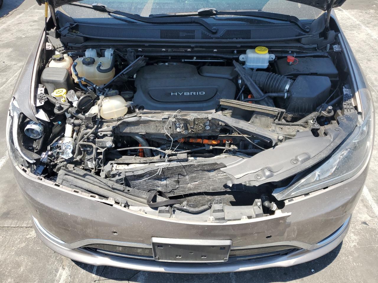 2018 Chrysler Pacifica Hybrid Limited VIN: 2C4RC1N75JR168394 Lot: 65030565