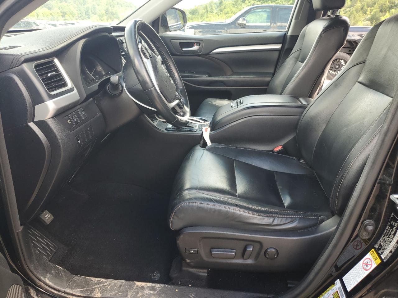2017 Toyota Highlander Se VIN: 5TDJZRFH1HS460157 Lot: 64576595