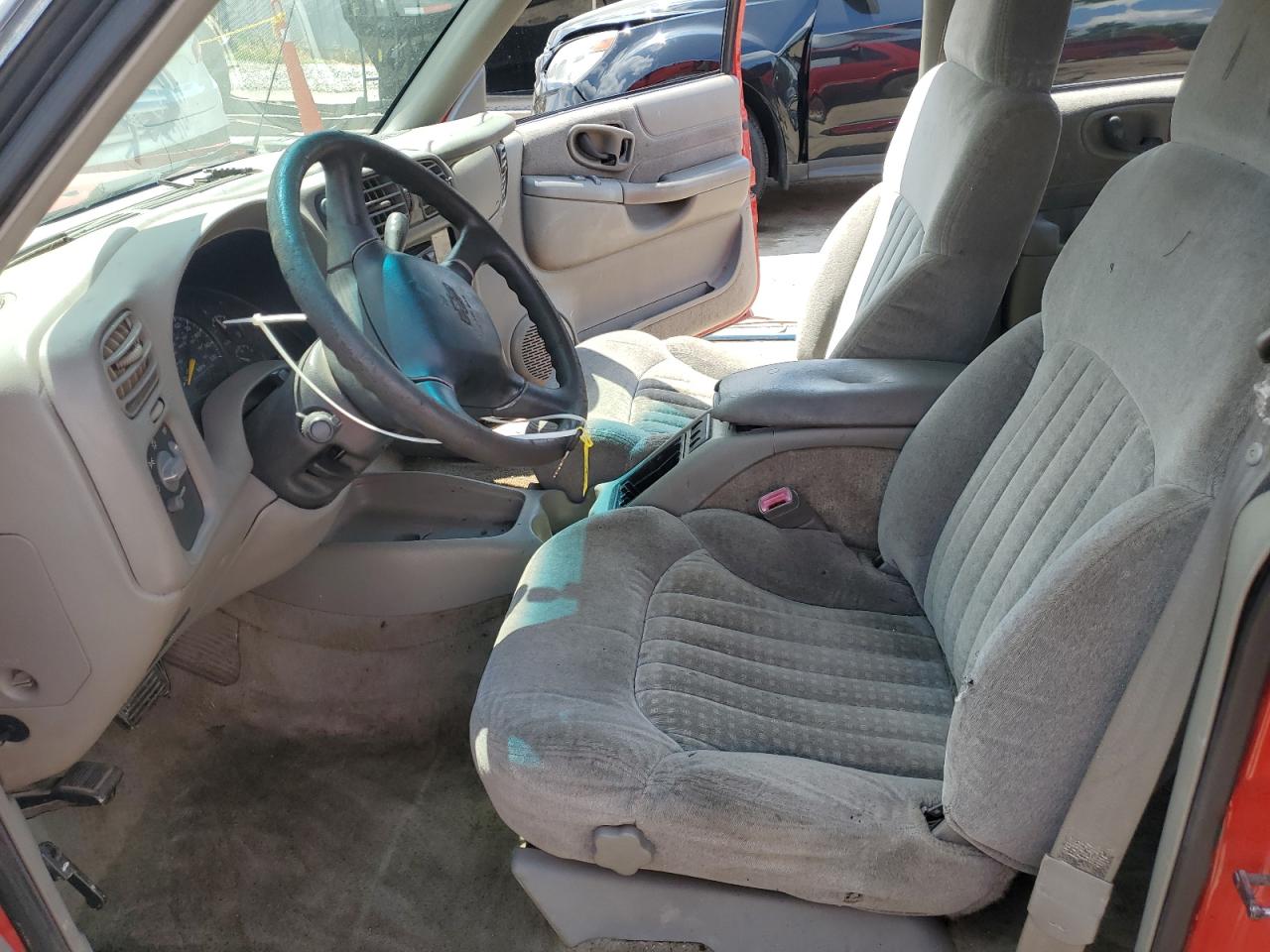 1gndt13w7y2341417 1GNDT13W7Y2341417 2000 Chevrolet Blazer