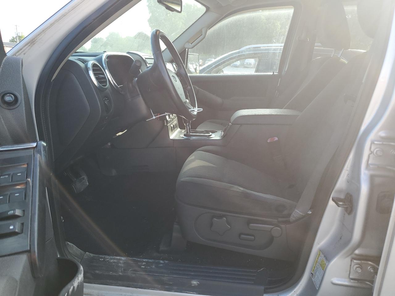 2009 Ford Explorer Xlt VIN: 1FMEU73E69UA24704 Lot: 64838035