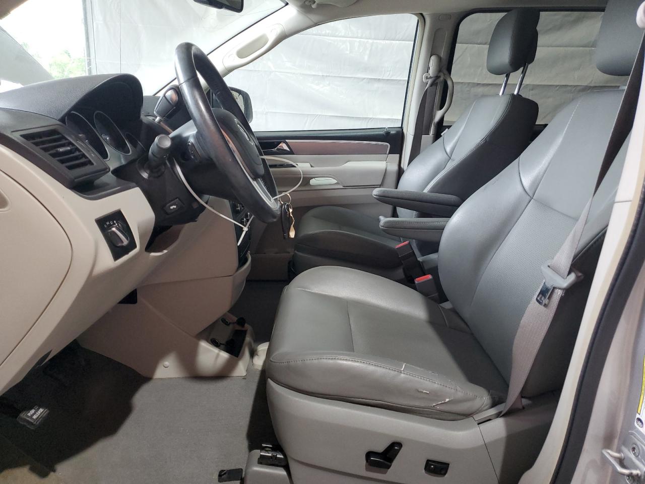 2011 Volkswagen Routan Se VIN: 2V4RW3DG8BR621855 Lot: 63208445