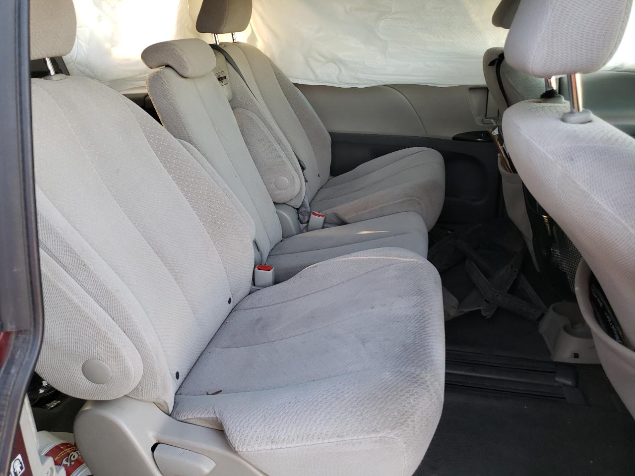 2014 Toyota Sienna Le VIN: 479613 Lot: 63916155