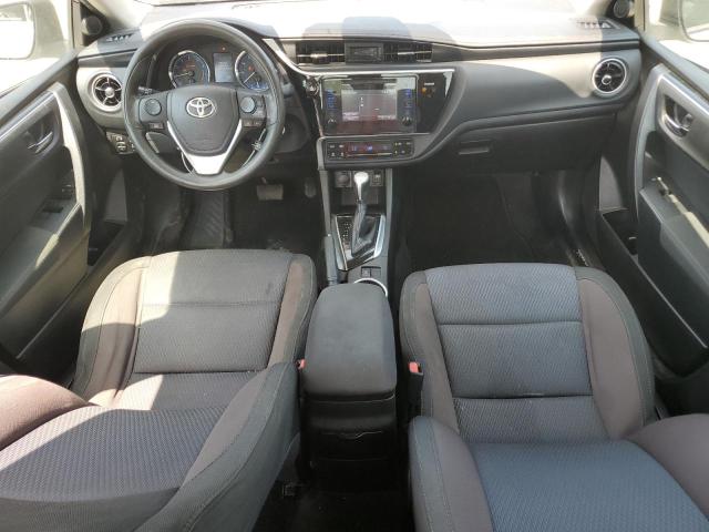 Sedans TOYOTA COROLLA 2017 Srebrny