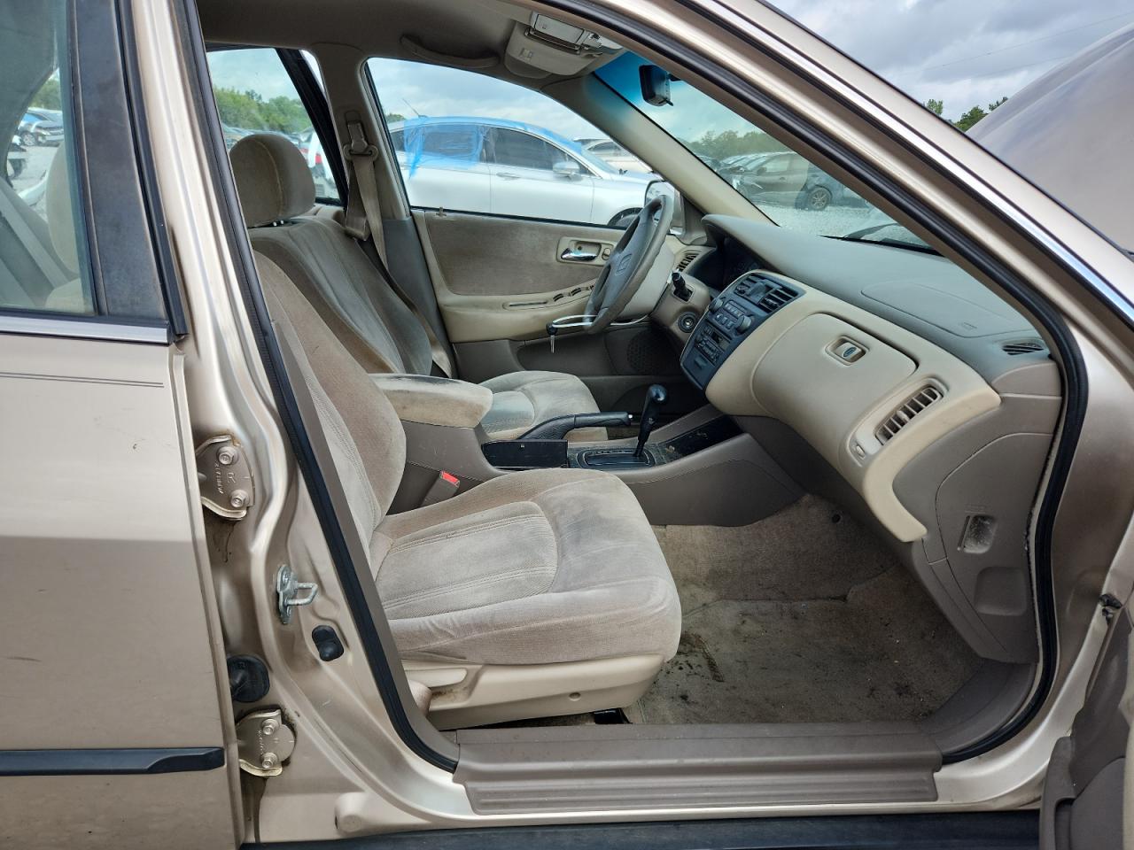 2000 Honda Accord Lx VIN: 1HGCG5641YA022676 Lot: 64756095