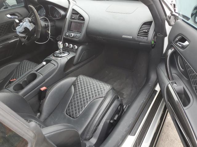 Купе AUDI R8 2015 Белы
