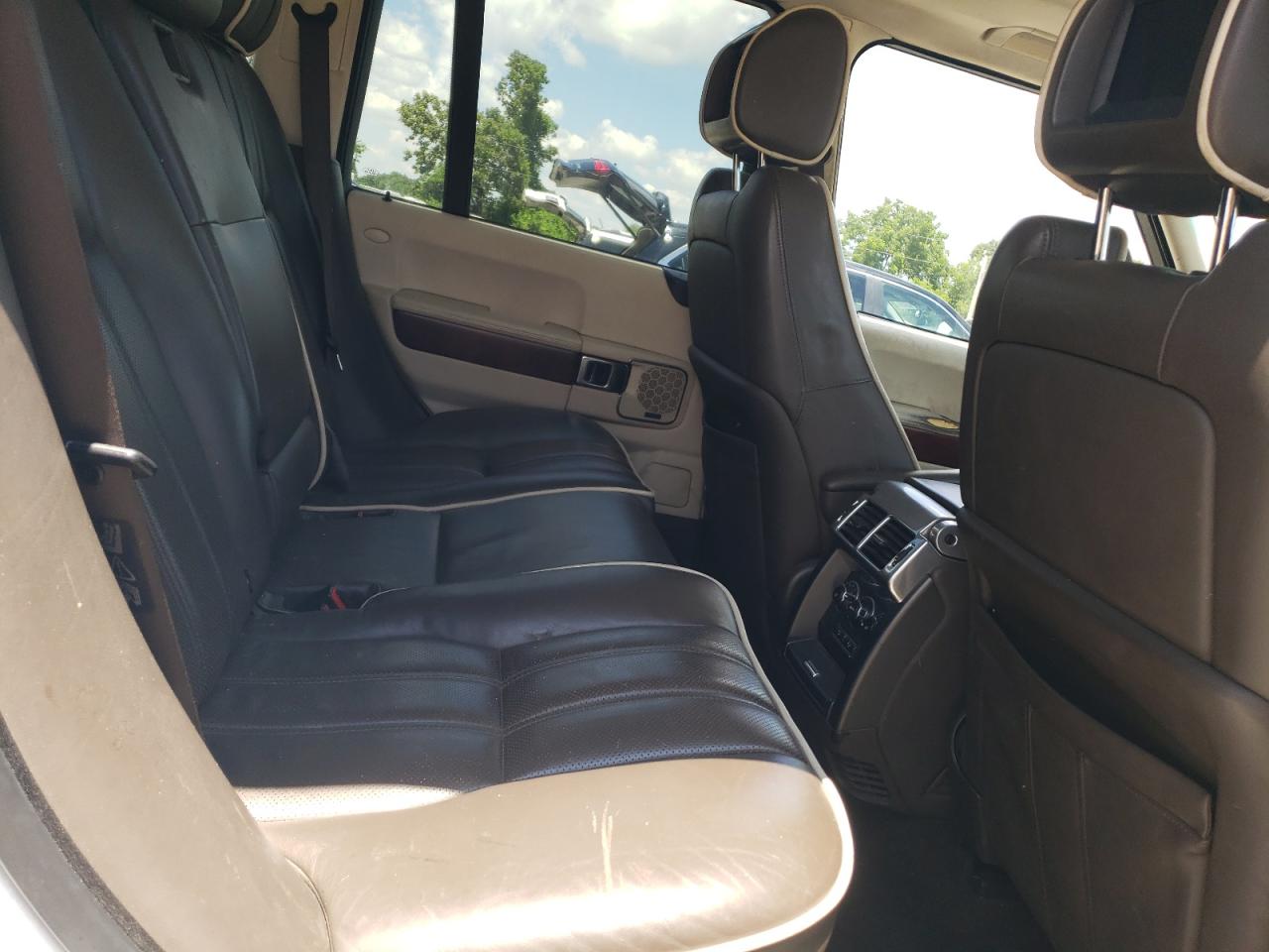 2011 Land Rover Range Rover Hse Luxury VIN: SALMF1D44BA355827 Lot: 62593675