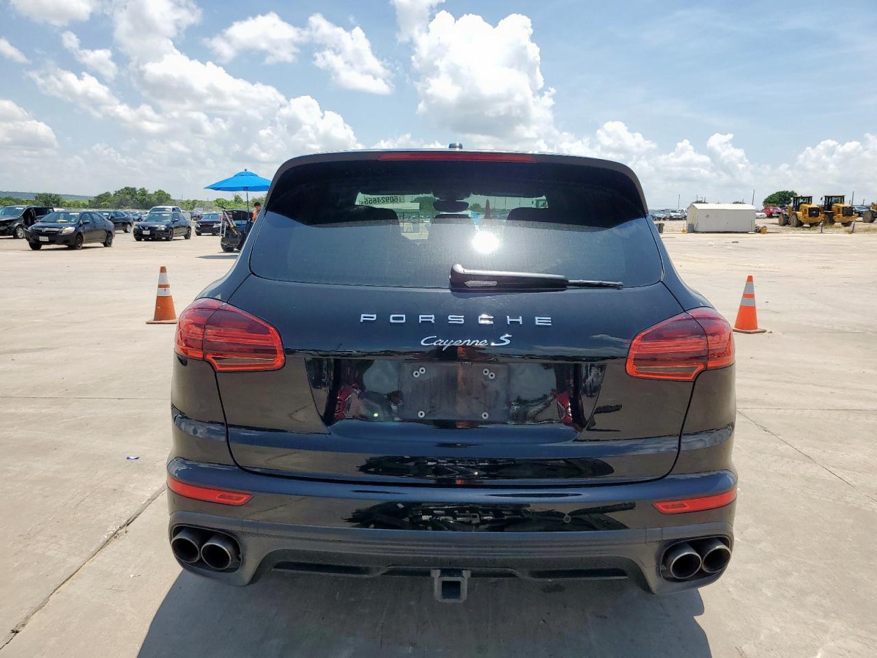 2018 Porsche Cayenne S VIN: WP1AB2A29JLA61128 Lot: 60924655