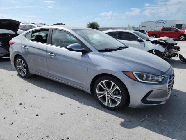 Sedans HYUNDAI ELANTRA 2017 Srebrny