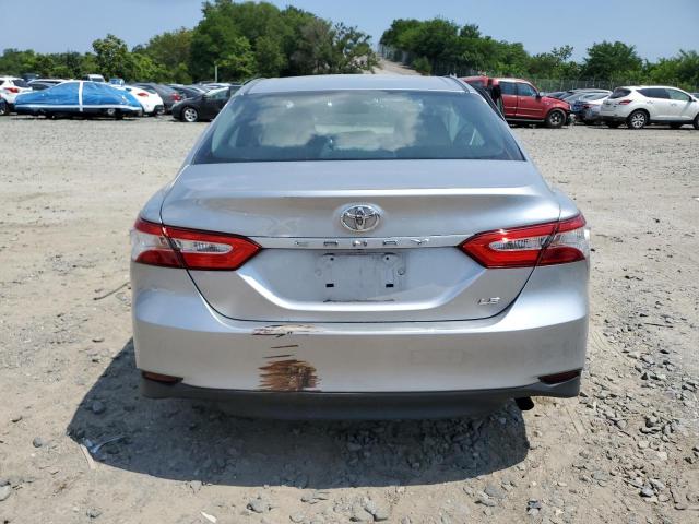  TOYOTA CAMRY 2018 Srebrny