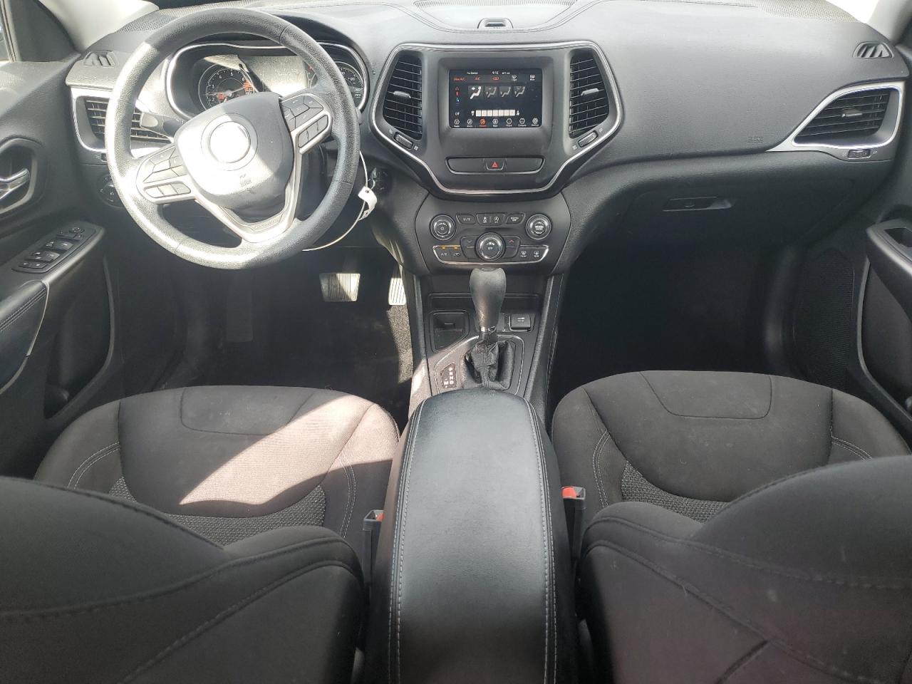 2019 Jeep Cherokee Latitude VIN: 1C4PJLCB8KD172329 Lot: 64387345