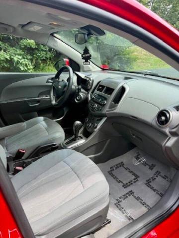 Sedans CHEVROLET SONIC 2012 Czerwony