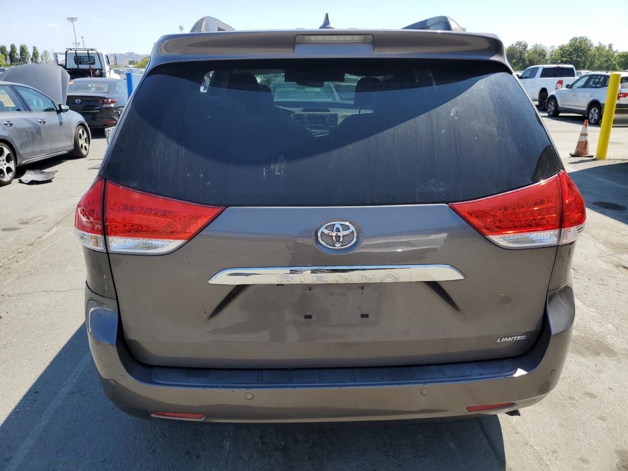 2011 Toyota Sienna Xle VIN: 5TDYK3DC4BS123707 Lot: 63265215