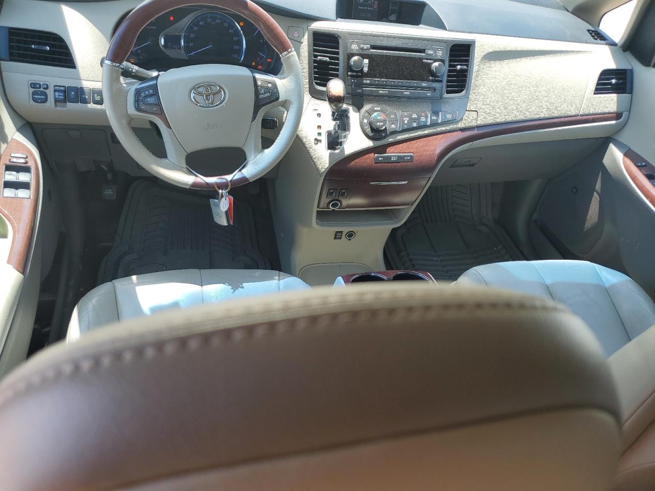 2014 Toyota Sienna Xle VIN: 5TDYK3DC8ES414814 Lot: 64577875