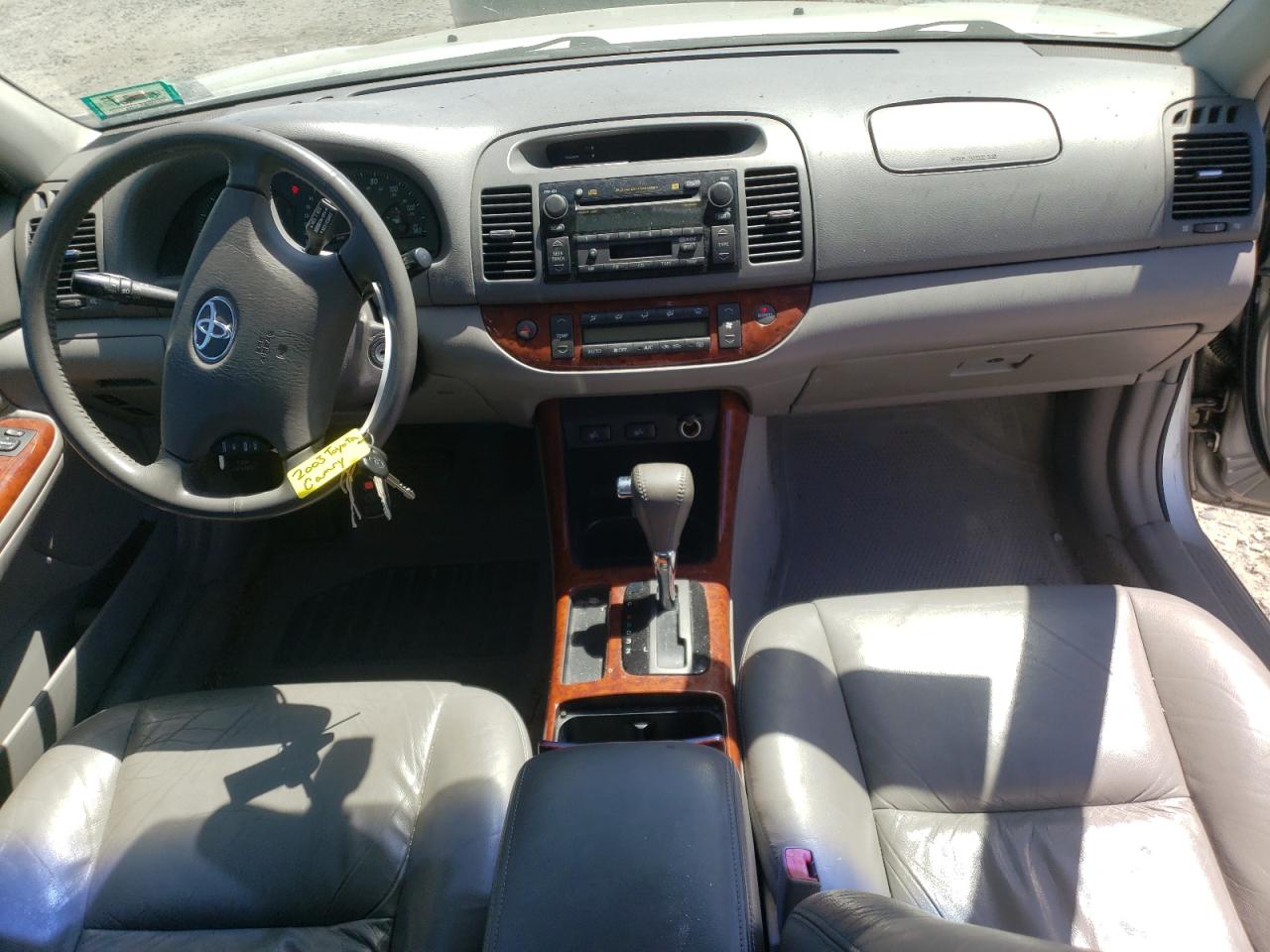 2003 Toyota Camry Le VIN: 4T1BF30K93U051404 Lot: 64195365