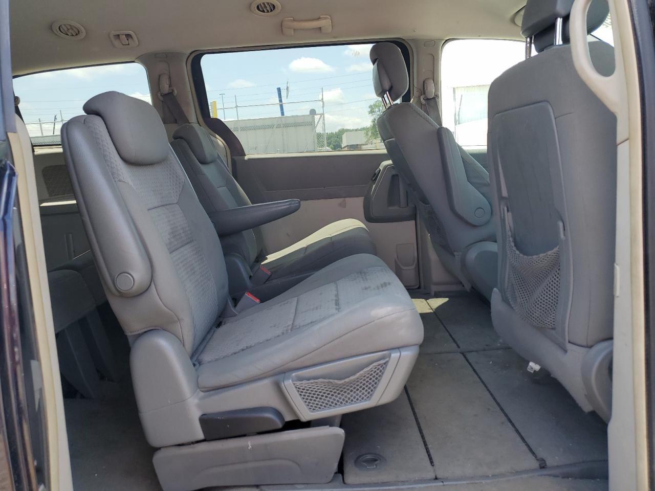 2010 Chrysler Town & Country Lx VIN: 2A4RR2D17AR334118 Lot: 65008425