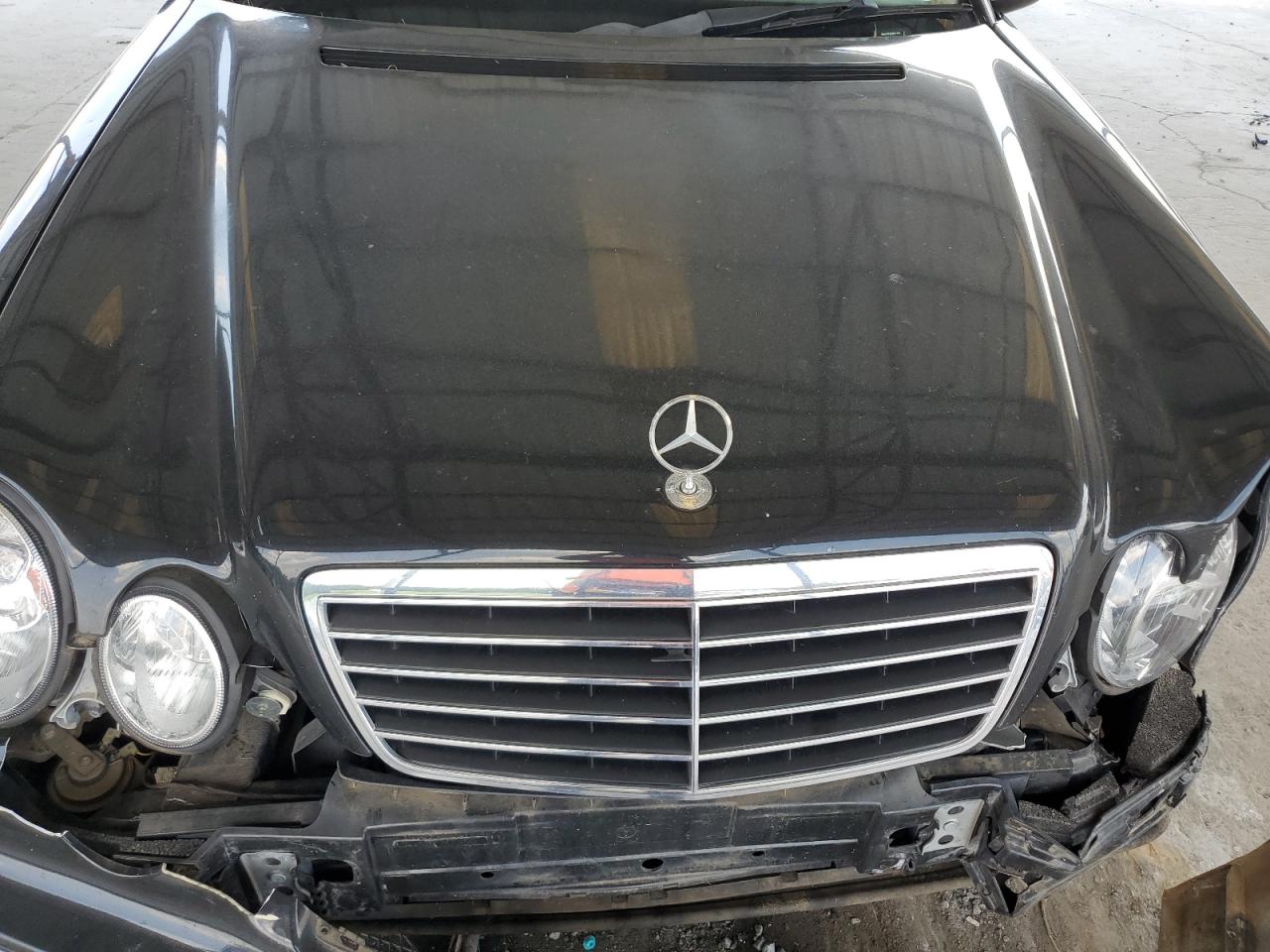 2000 Mercedes-Benz E 320 VIN: WDBJF65J3YB057444 Lot: 63660495