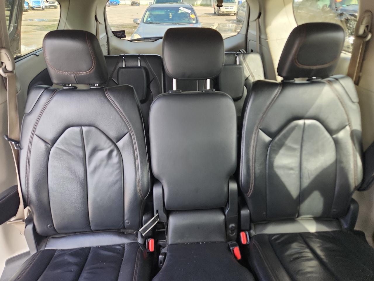 2017 Chrysler Pacifica Touring L VIN: 2C4RC1BG5HR820638 Lot: 65380235