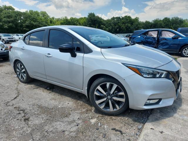  NISSAN VERSA 2020 Srebrny