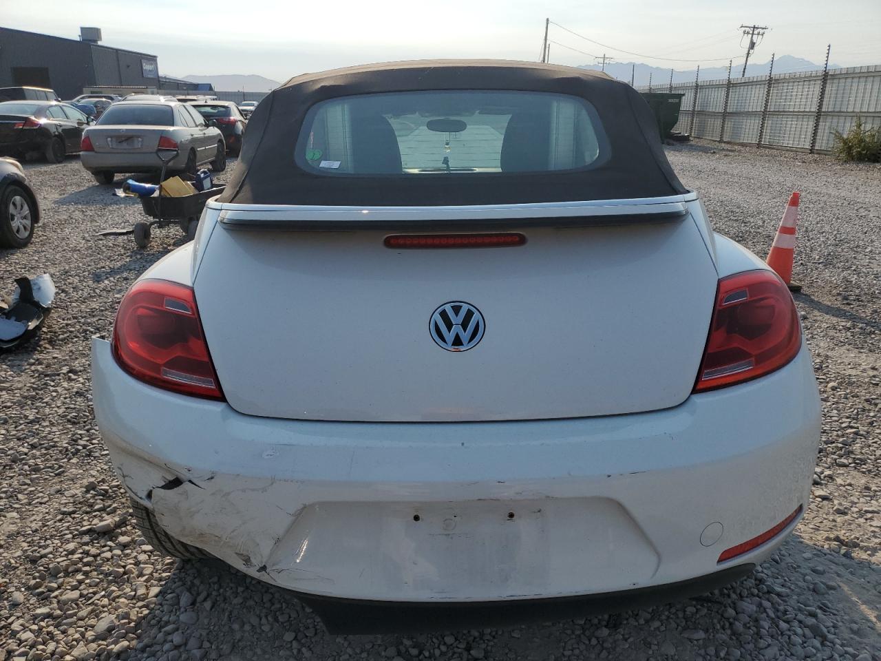 2015 Volkswagen Beetle 1.8T VIN: 3VW517AT7FM813360 Lot: 64050075
