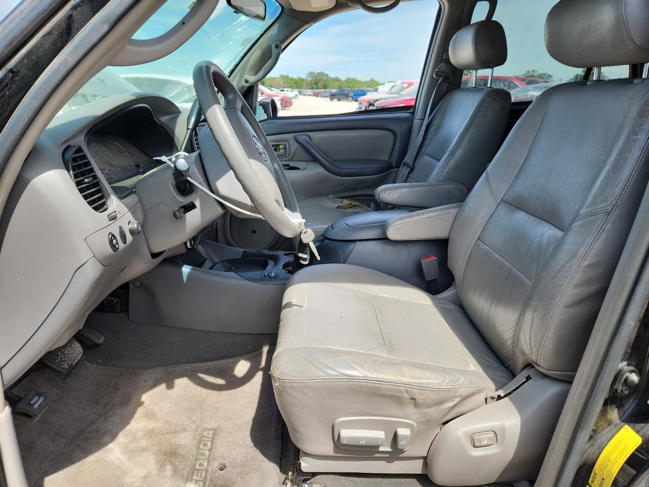 2004 Toyota Sequoia Sr5 VIN: 5TDZT34A04S235374 Lot: 63381845