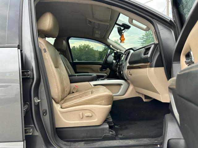  NISSAN TITAN 2017 Szary