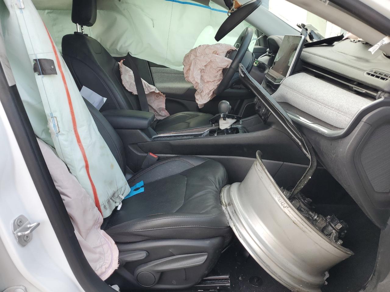 2022 Jeep Compass Latitude Lux VIN: 3C4NJDFB5NT233207 Lot: 67059555