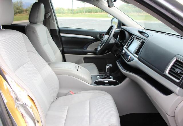  TOYOTA HIGHLANDER 2017 Srebrny