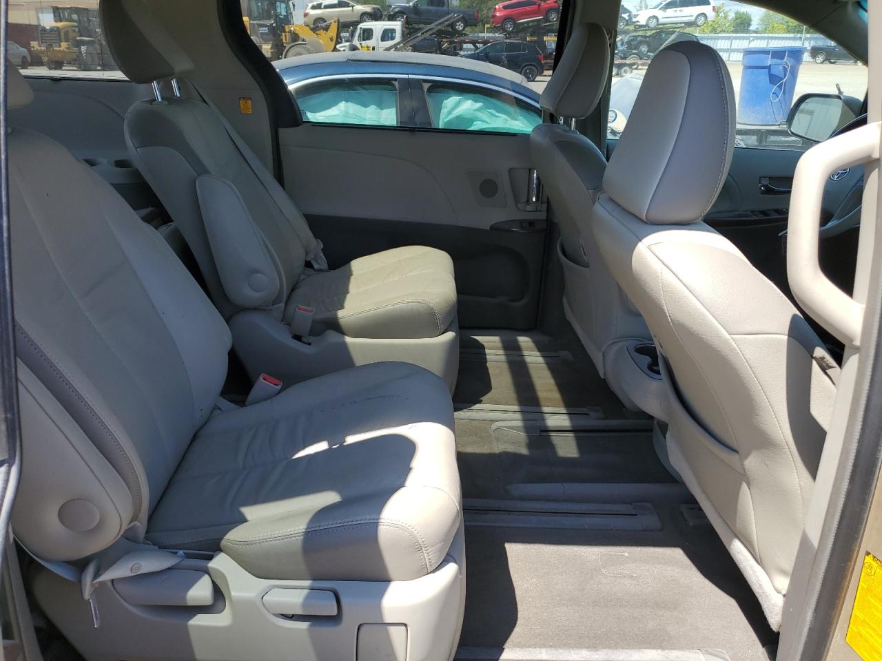 2012 Toyota Sienna Xle VIN: 5TDDK3DC1CS042583 Lot: 65562945