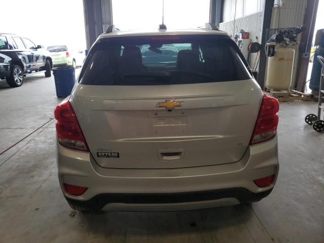  CHEVROLET TRAX 2018 Srebrny