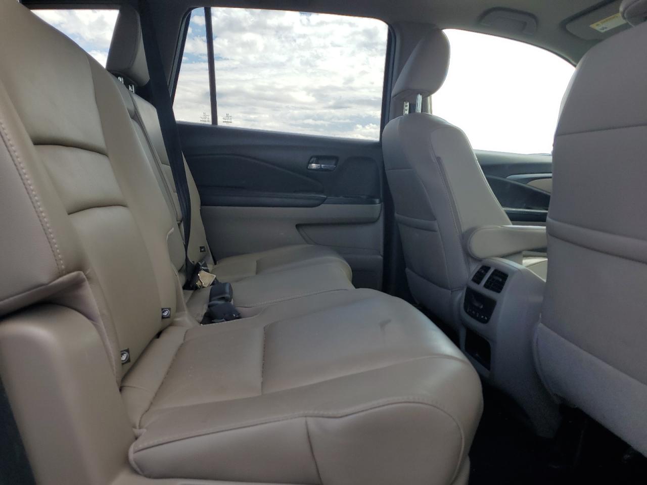 2017 Honda Pilot Exl VIN: 5FNYF5H52HB045517 Lot: 65354305