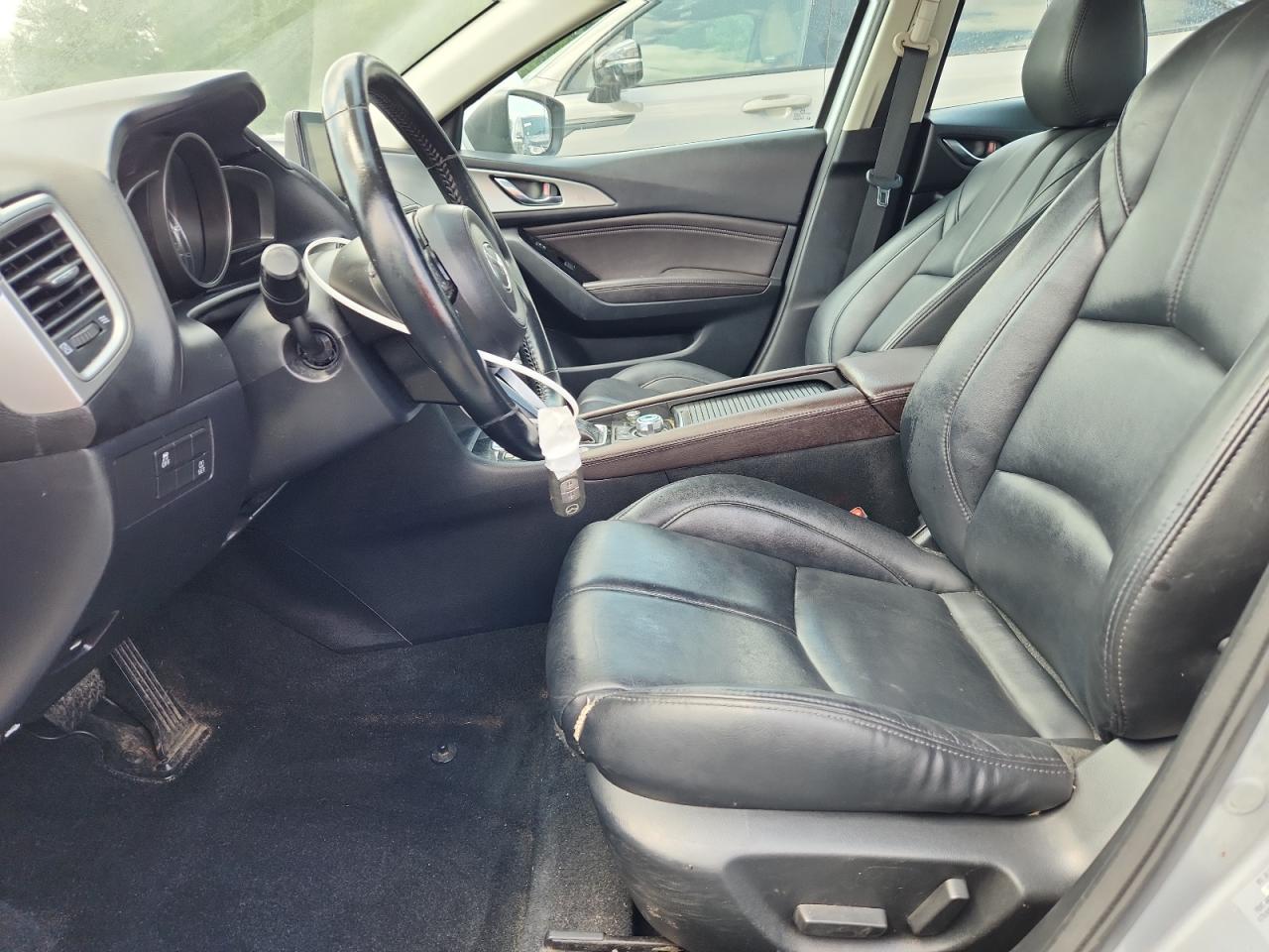 2018 Mazda 3 Touring VIN: 3MZBN1V32JM199986 Lot: 65173725