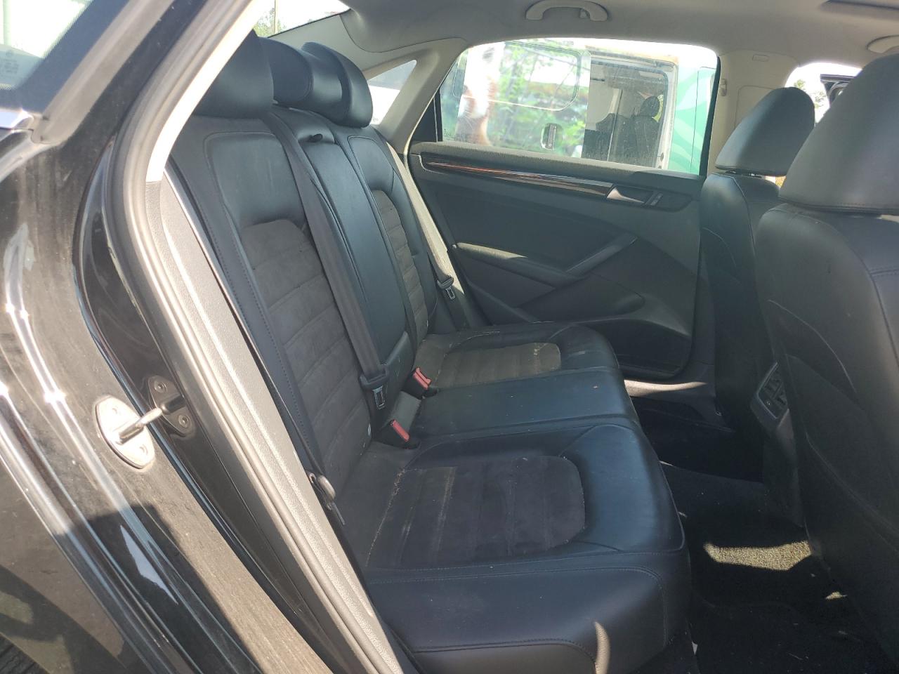2015 Volkswagen Passat Sel VIN: 1VWCT7A32FC120814 Lot: 65181865