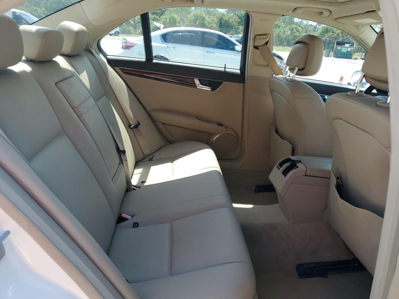 2010 Mercedes-Benz C 300 VIN: WDDGF5EB2AR105498 Lot: 65011595